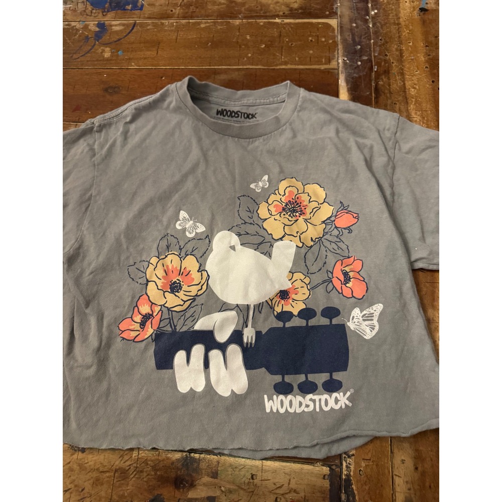 Woodstock Graphic Cropped T-Shirt Gray Floral Dove Guitar Logo Medium